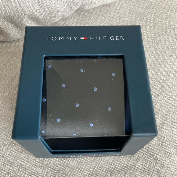 👔NWOT Tommy Hilfiger 100% Silk Polka Dot Tie 👔 - Picture 3 of 7